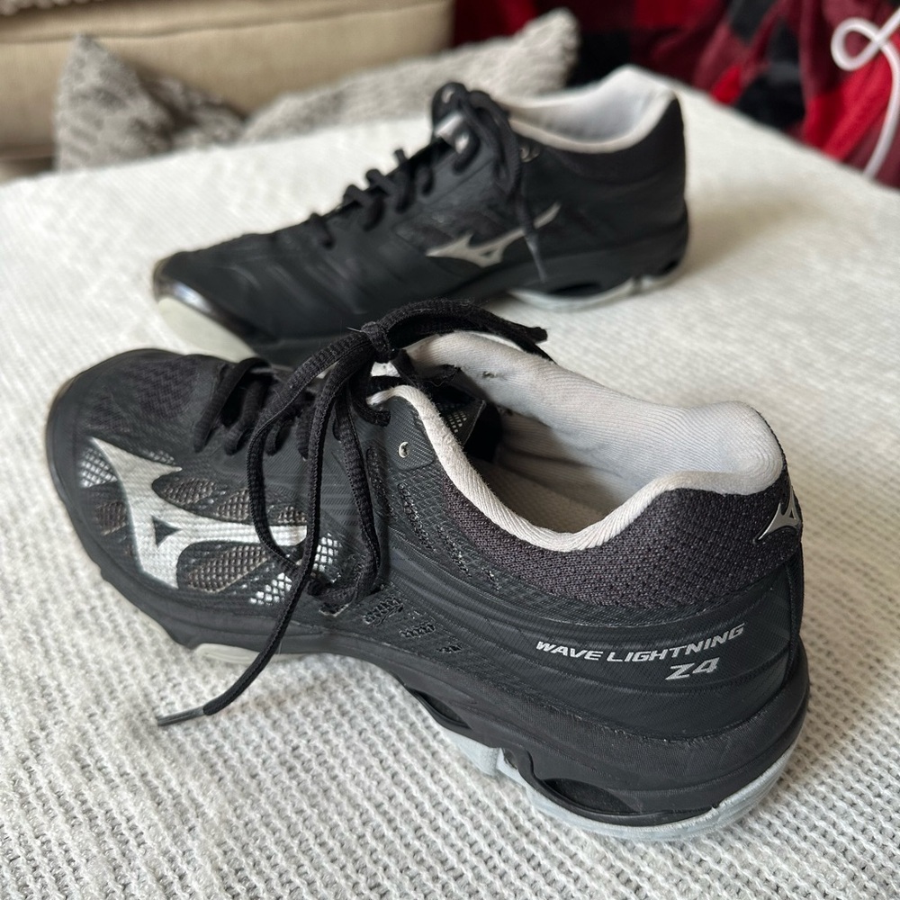 Mizuno Wave Lightning Z3 Black Athletic Shoes